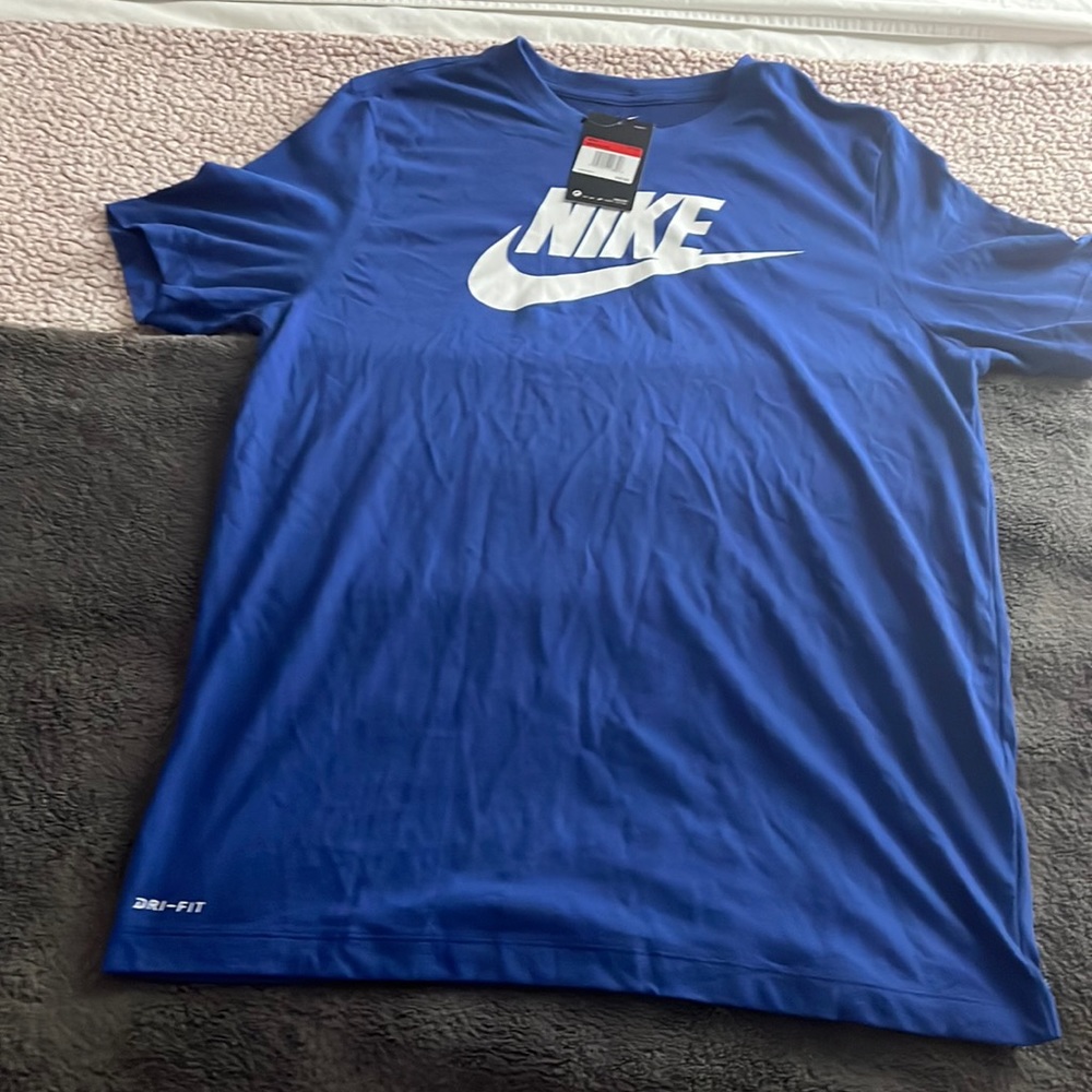 NIKE T-SHIRT
